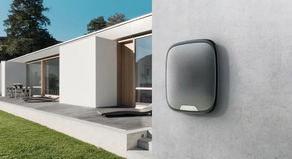 Outdoor alarm sirens Barcelona - Immediate deterrence